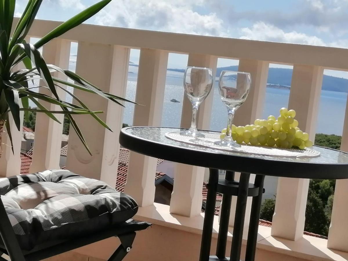 Apartments Blue Lagoon Трогир Екстериор снимка
