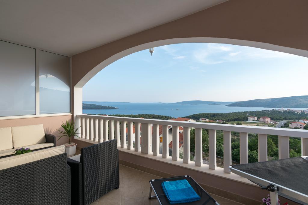 Apartments Blue Lagoon Трогир Екстериор снимка