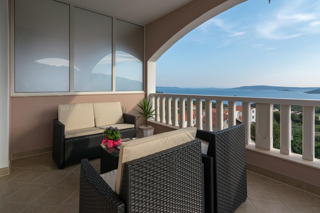 Apartments Blue Lagoon Трогир Екстериор снимка