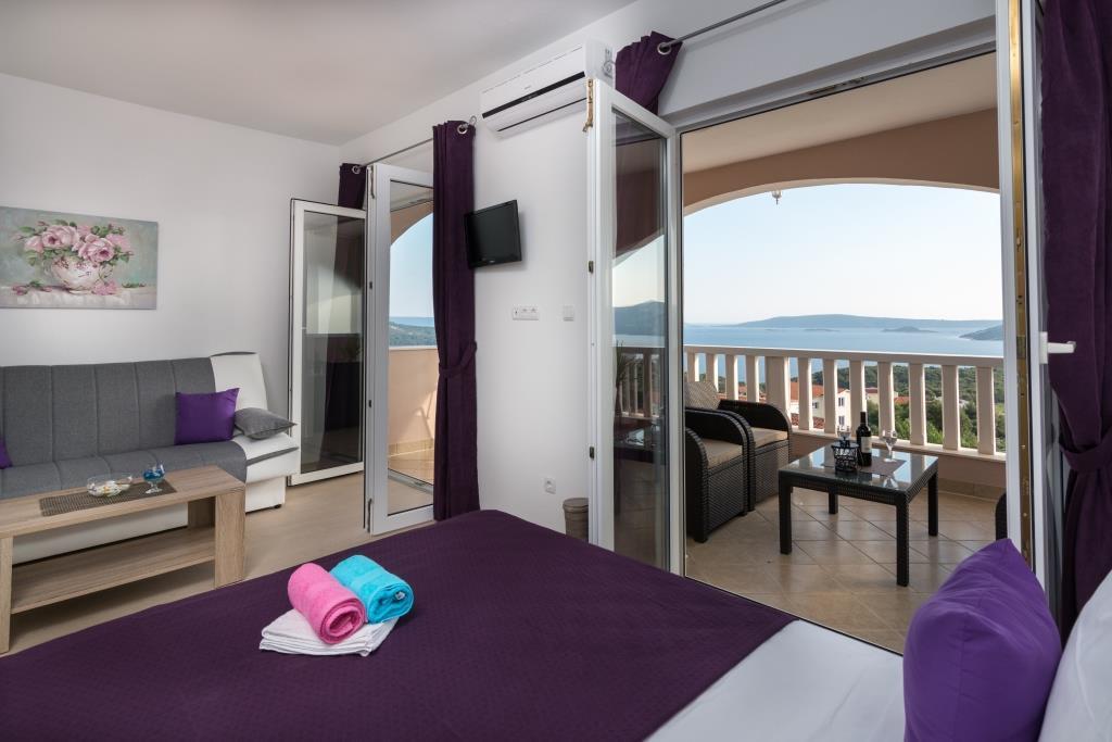 Apartments Blue Lagoon Трогир Екстериор снимка